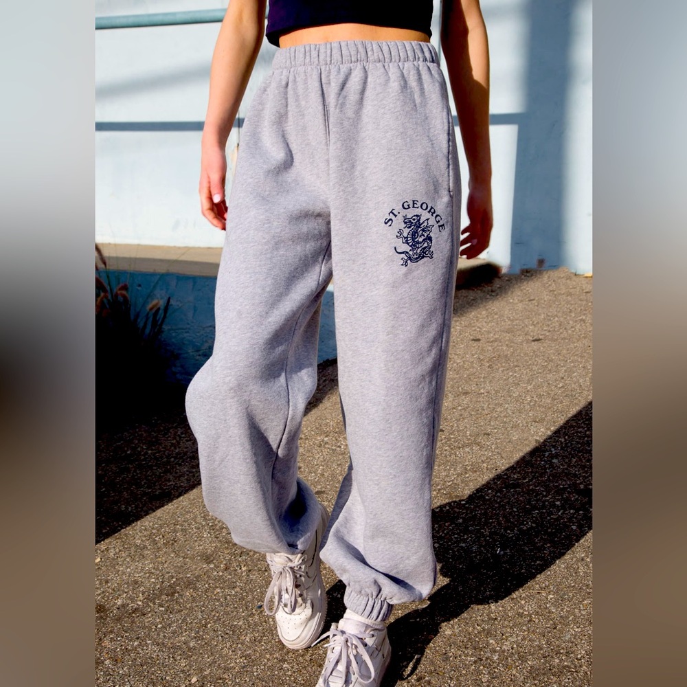 GRAY BRANDY MELVILLE SWEATPANTS